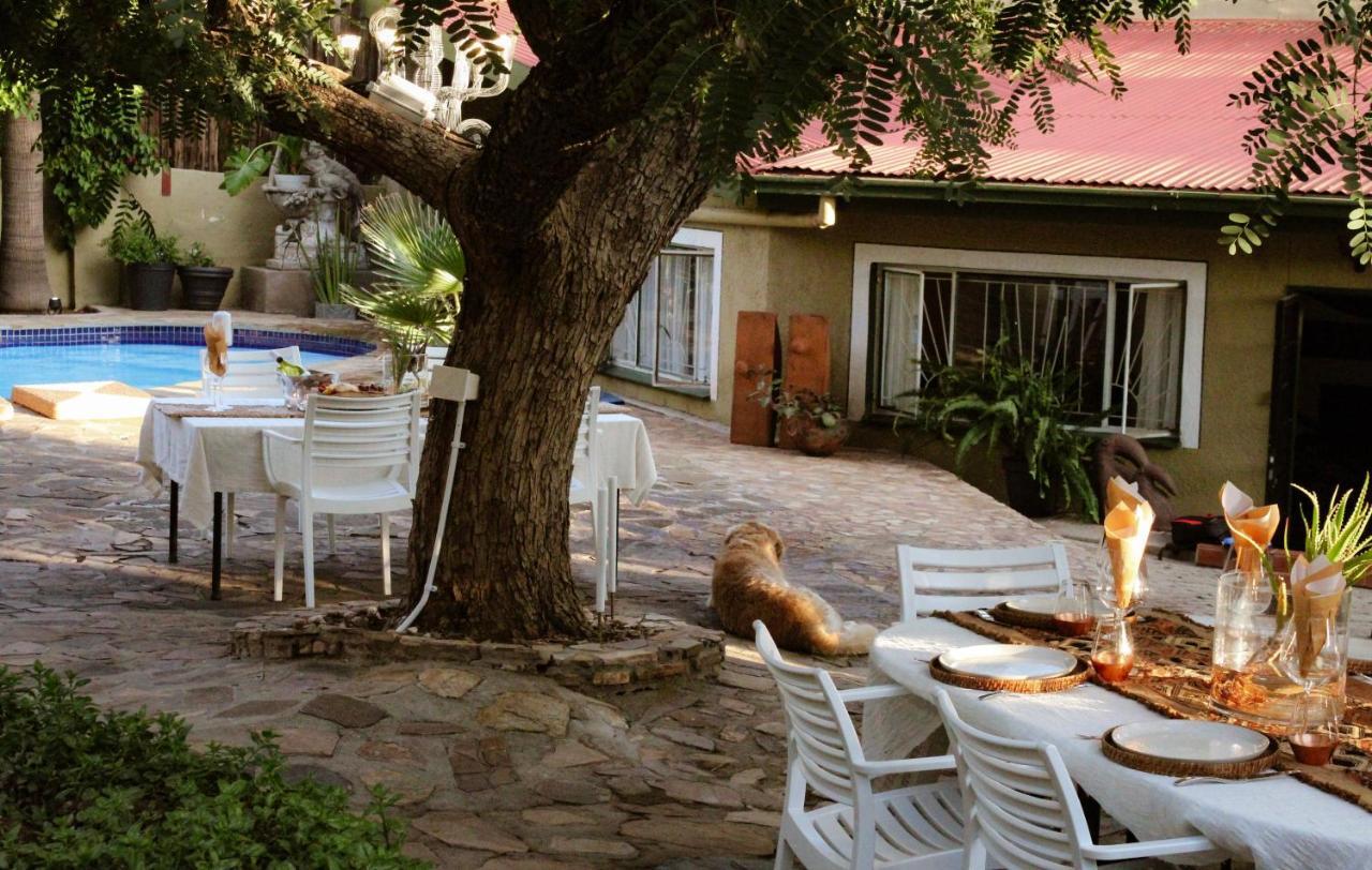 Enchanting Self-Catering Villa With Queen Bed At Bokmakierie Villas Windhoek Exterior foto