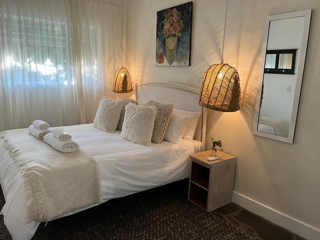 Enchanting Self-Catering Villa With Queen Bed At Bokmakierie Villas Windhoek Exterior foto