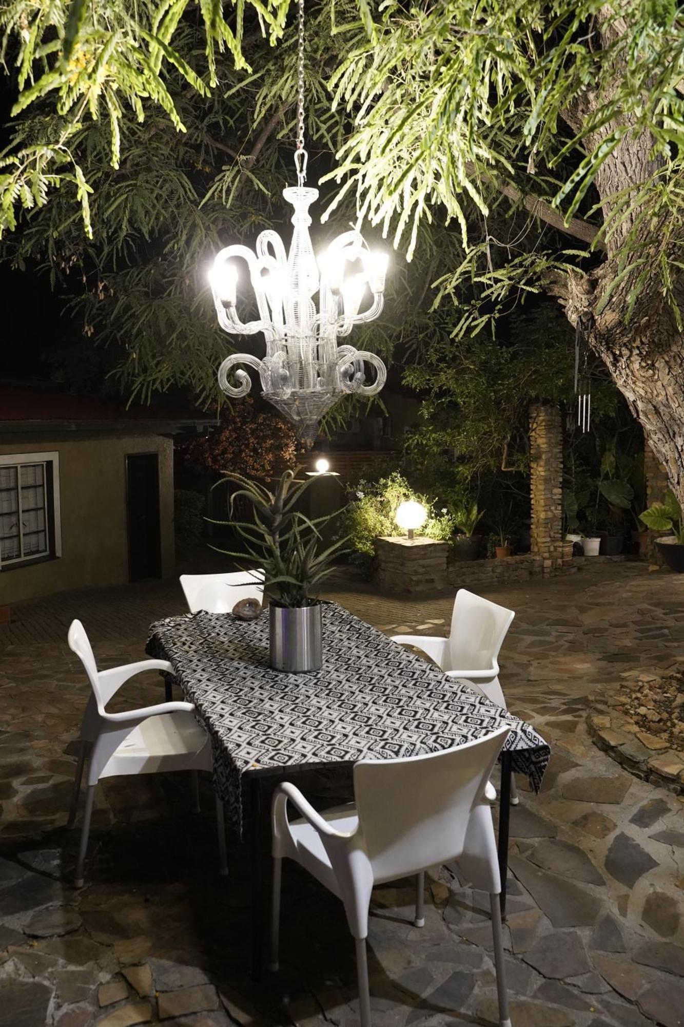 Enchanting Self-Catering Villa With Queen Bed At Bokmakierie Villas Windhoek Exterior foto